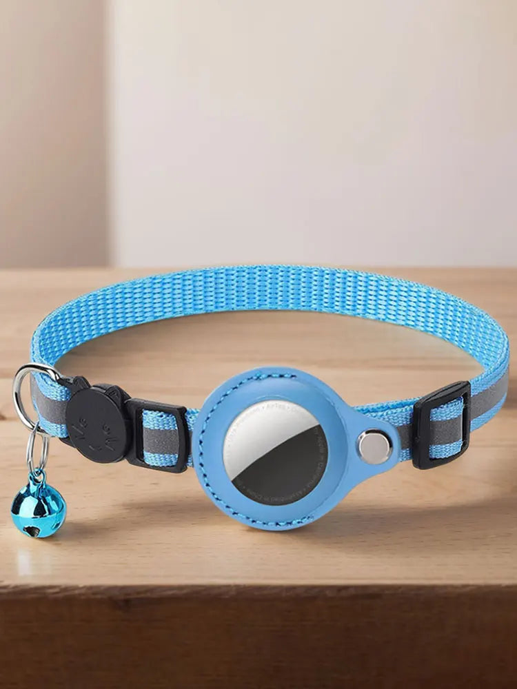 Reflective cat collar from mypawbloom with an Apple AirTag holder, featuring a bright, reflective strip for visibility.